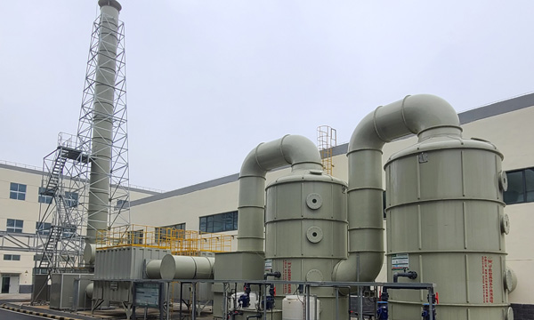 Treatment of flue gas from solid and hazardous waste incineration
